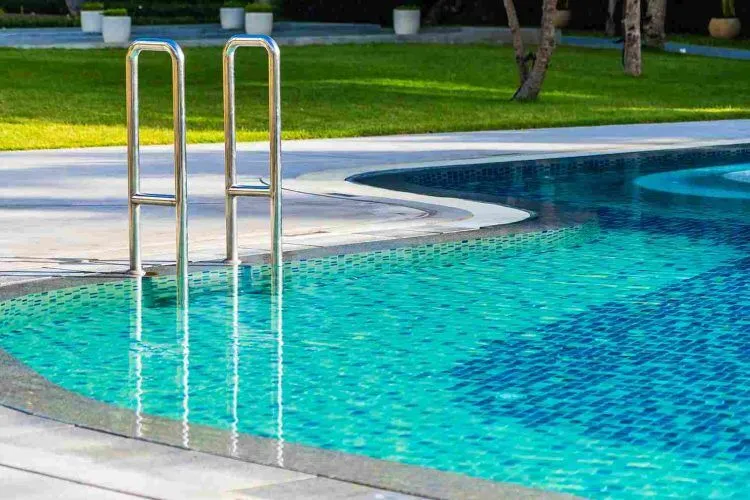 swimming pool construction & landscaping in dubai